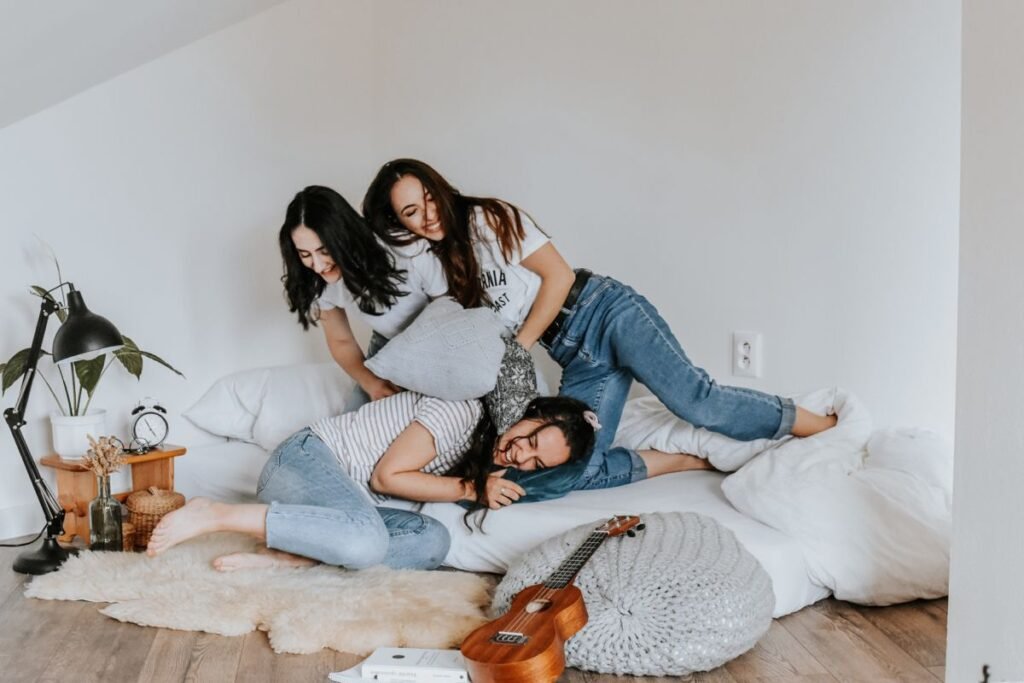 10 Smart Living with Roommates Guide Tips to Split Bills Without Fights