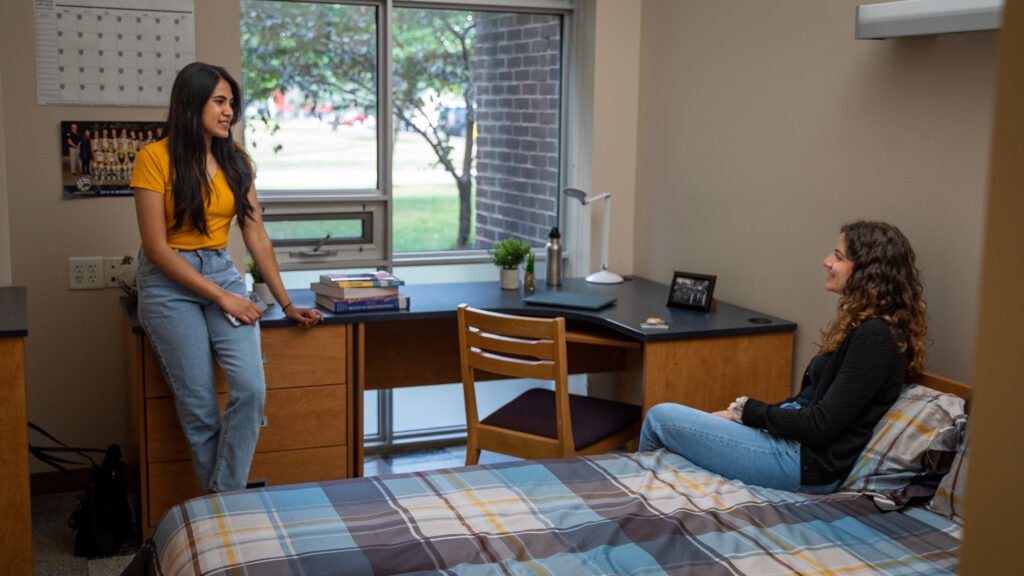 8 Fast Living with Roommates Guide Solutions for Guest Policy Conflicts