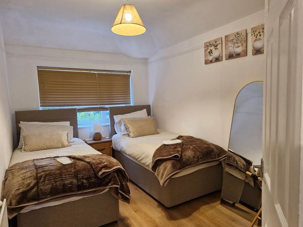 8 Smart Cleaning Rotations That Save Friendships in Shared Flat Living