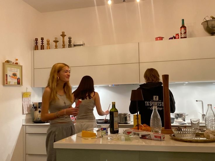 8 Smart Ways to Build Friendships in Shared Flat Living